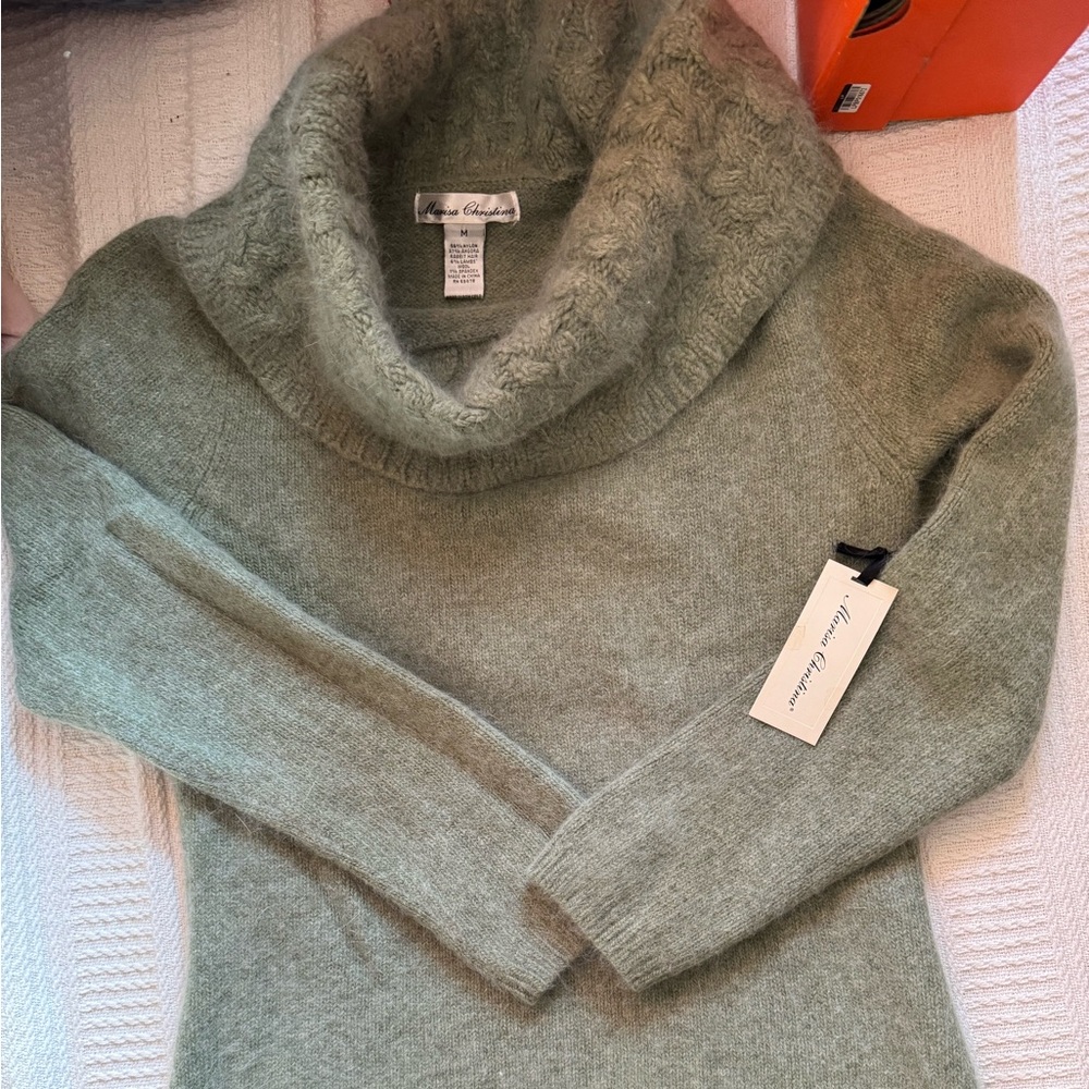 Soft angora/lambs wool sweater new medium women’s
